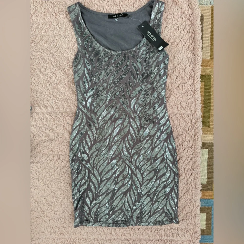 Ark & Co Silver Sequin Mini Dress NWT - Picture 3 of 4